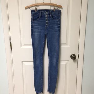 American Eagle Light Wash Skinny Jeans